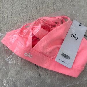 NWT Alo Yoga Splendor Bra Neon Bubblegum